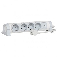 Priključnica 4x2p+E 1,5m stolna sa sklopkom Legrand