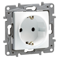 NILOE priključnica 2P+PE sa dječjom zaštitom bijela